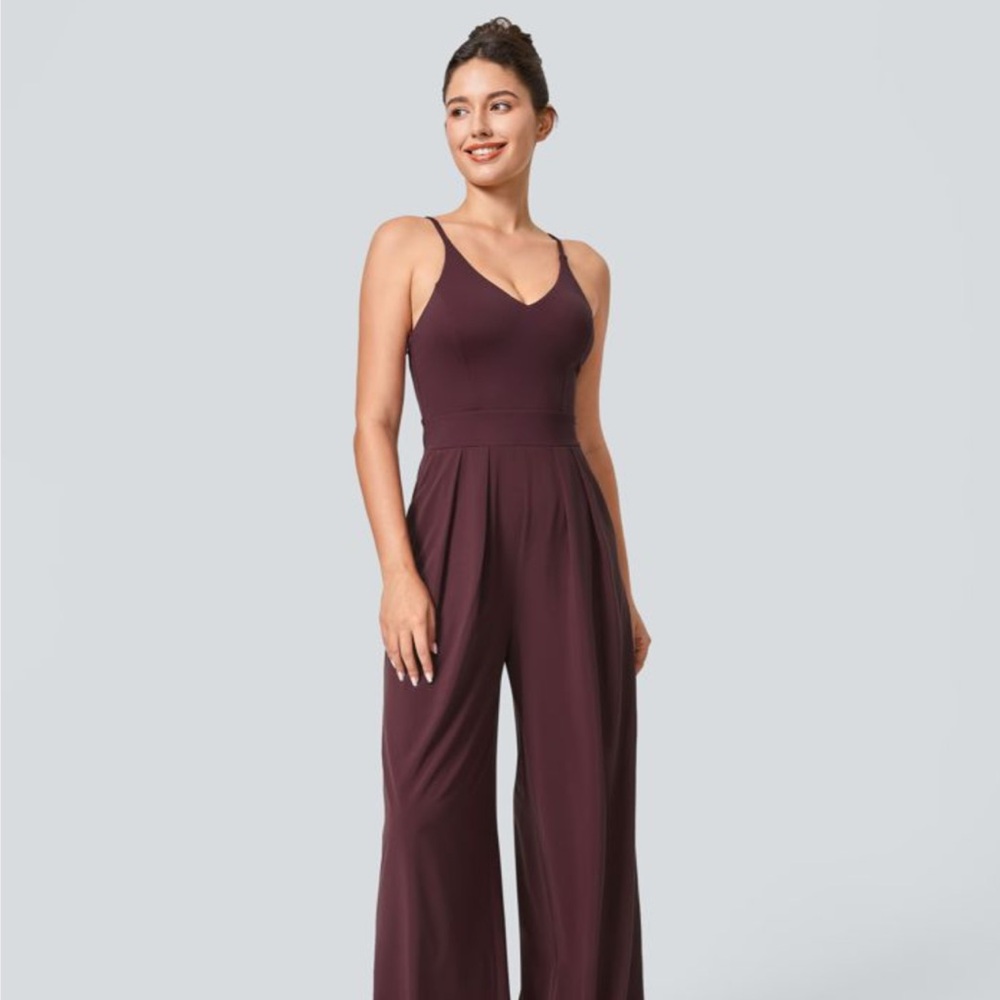 HALARA Jumpsuit with V-Neck and Wide-Leg Design. Size M Tall